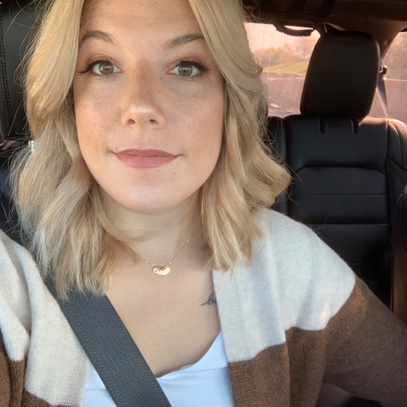 Meet your Posher, Caitlyn - Picture 3 of 3